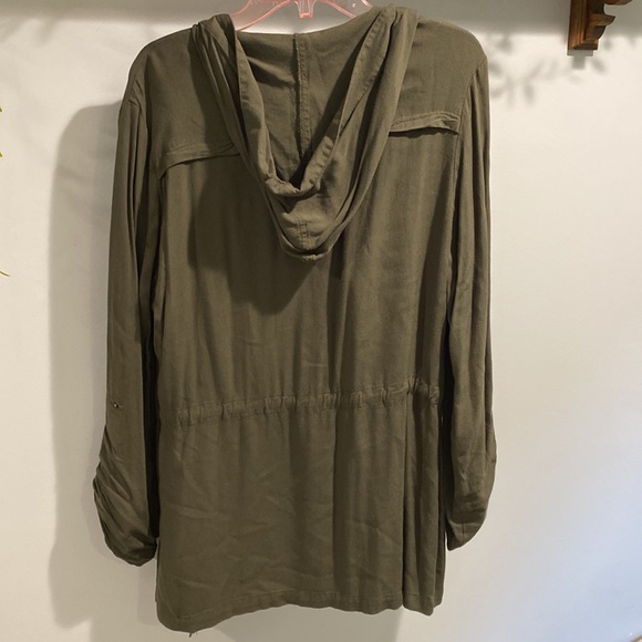 Olive green button/zip blouse - Picture 7 of 8